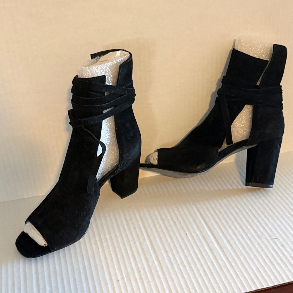 Elegant Black Women's Heeled Boots-NEW